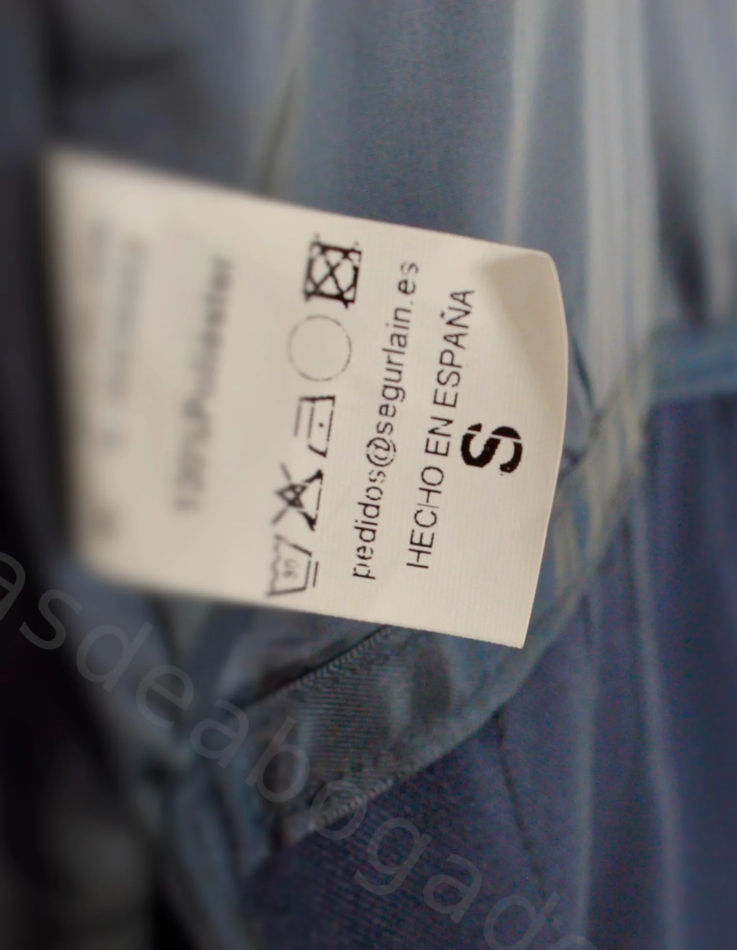 Toga profesional de Abogado fabricada en España + Bolsa de Regalo
