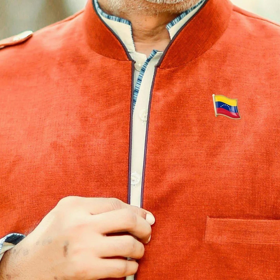 Wudaizhi Insignia De Solapa De Metal con Bandera Nacional De Venezuela: Pin De Bandera Amarilla, Azul Y Roja con Acabado Resistente Y Cierre Seguro.