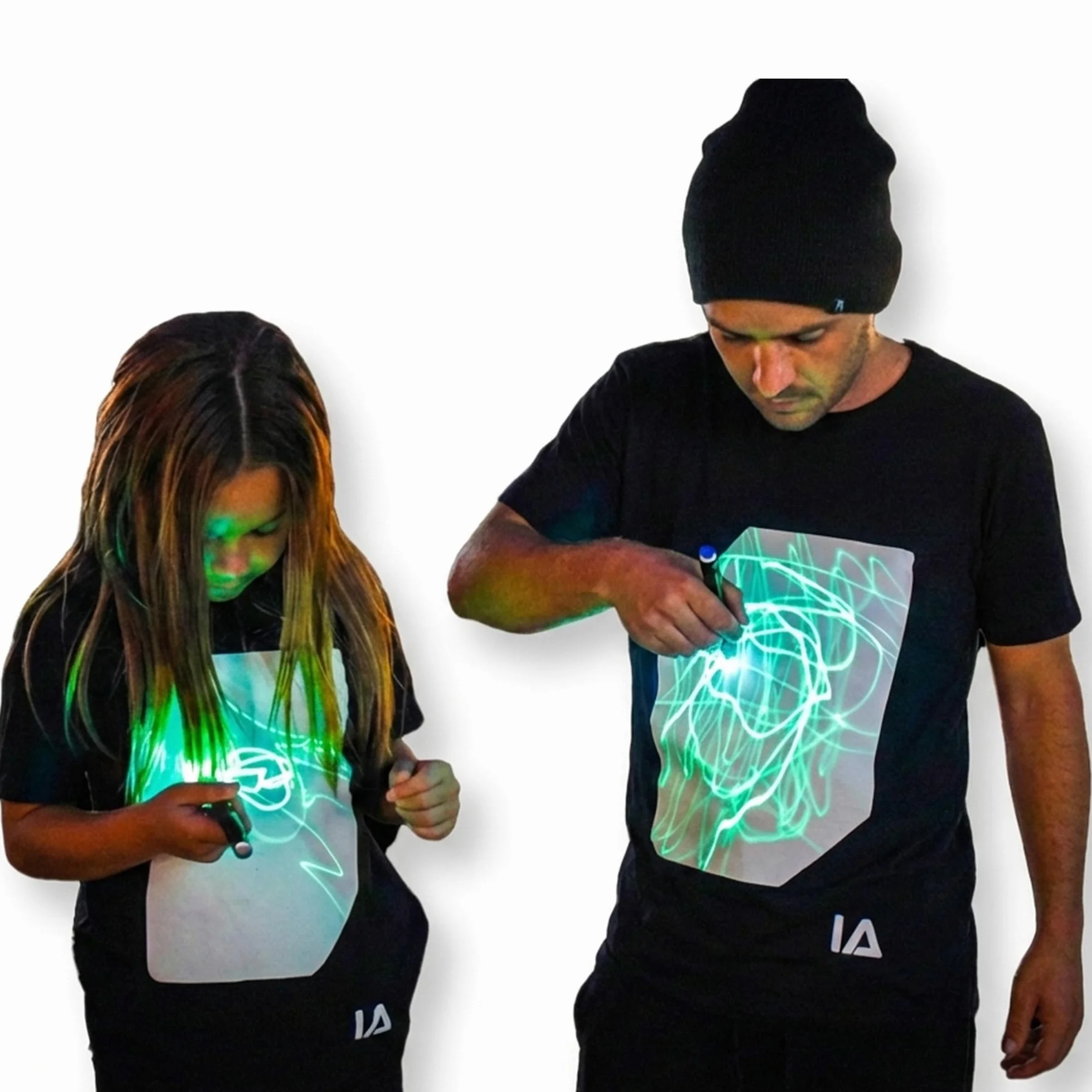 Camiseta con luz interactiva que brilla en la oscuridad