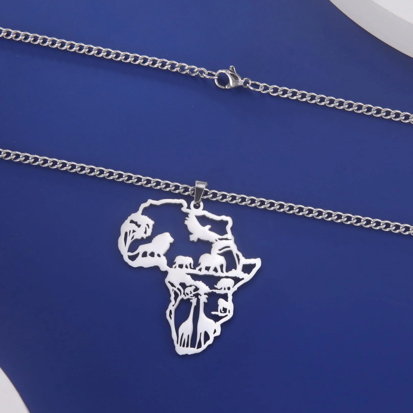 Collar mapa África hombre diseño animales africanos colgante tribal contorno continente joyería étnica