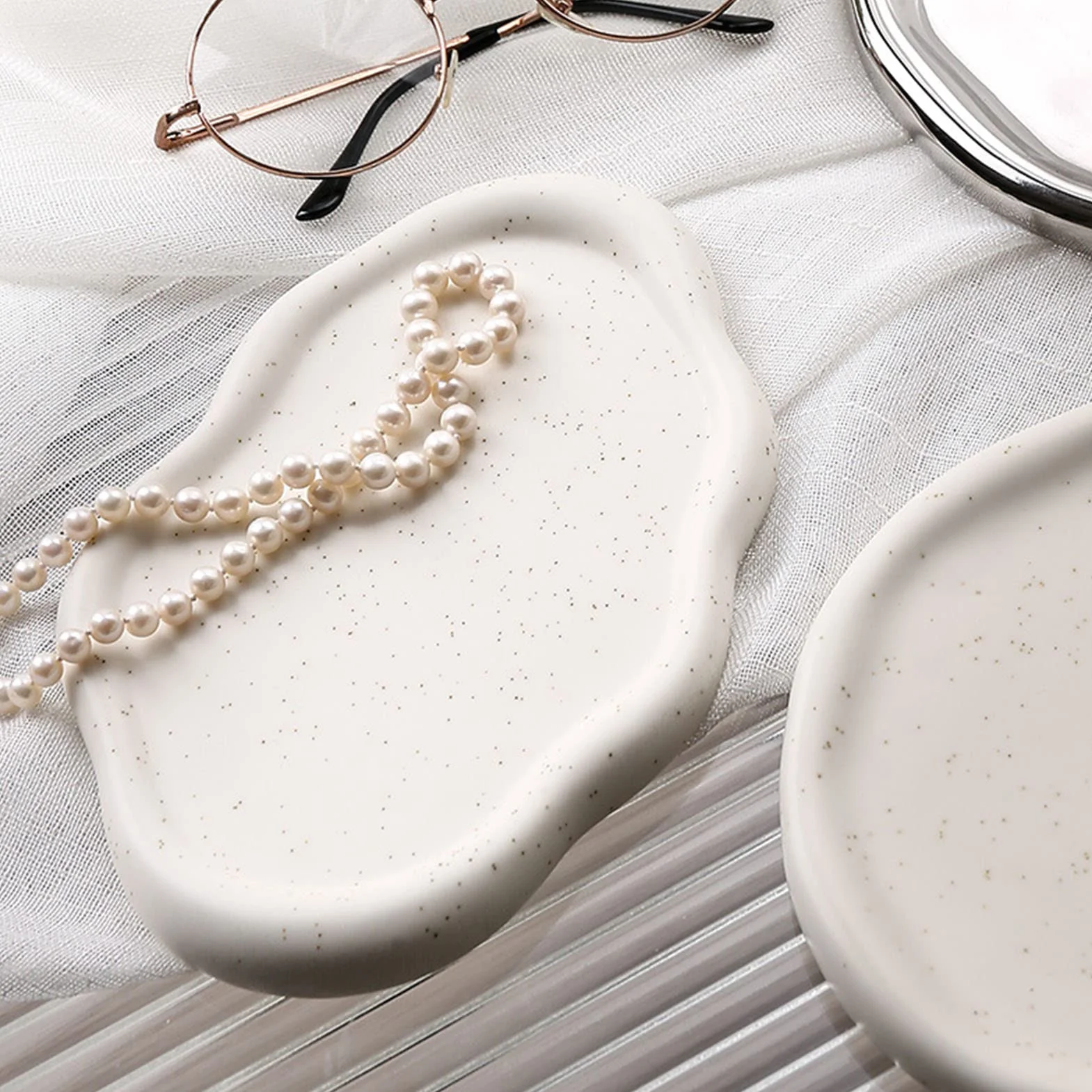 Plato de Joyería, Bandeja de Baratijas de Cerámica Plato de Joyería Simple Bandeja para Llaves, Organizador de Exhibición de Joyería Decorativo para el Día de la Madre, Cumpleaños(Nube blanca)