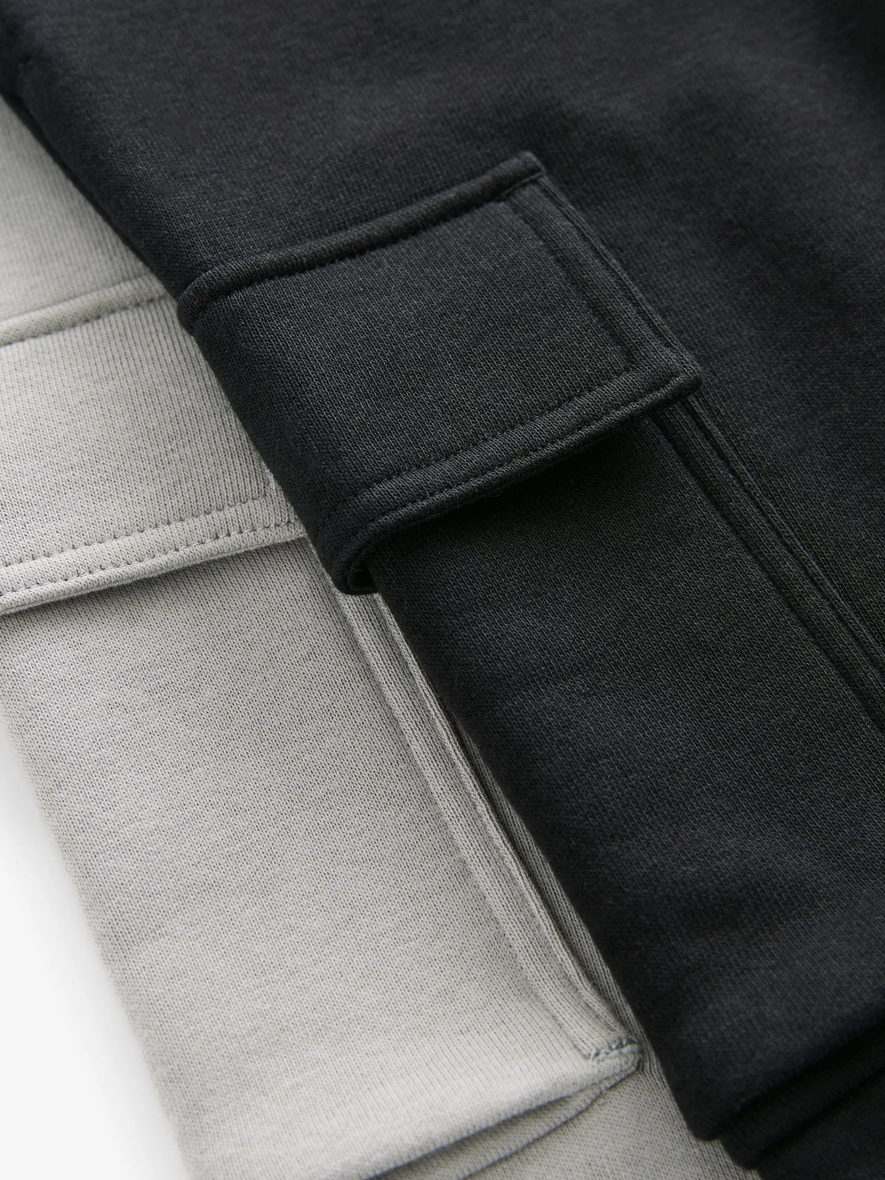 NEXT Niños Pantalones de chándal Cargo Corte Slim Pack de 2