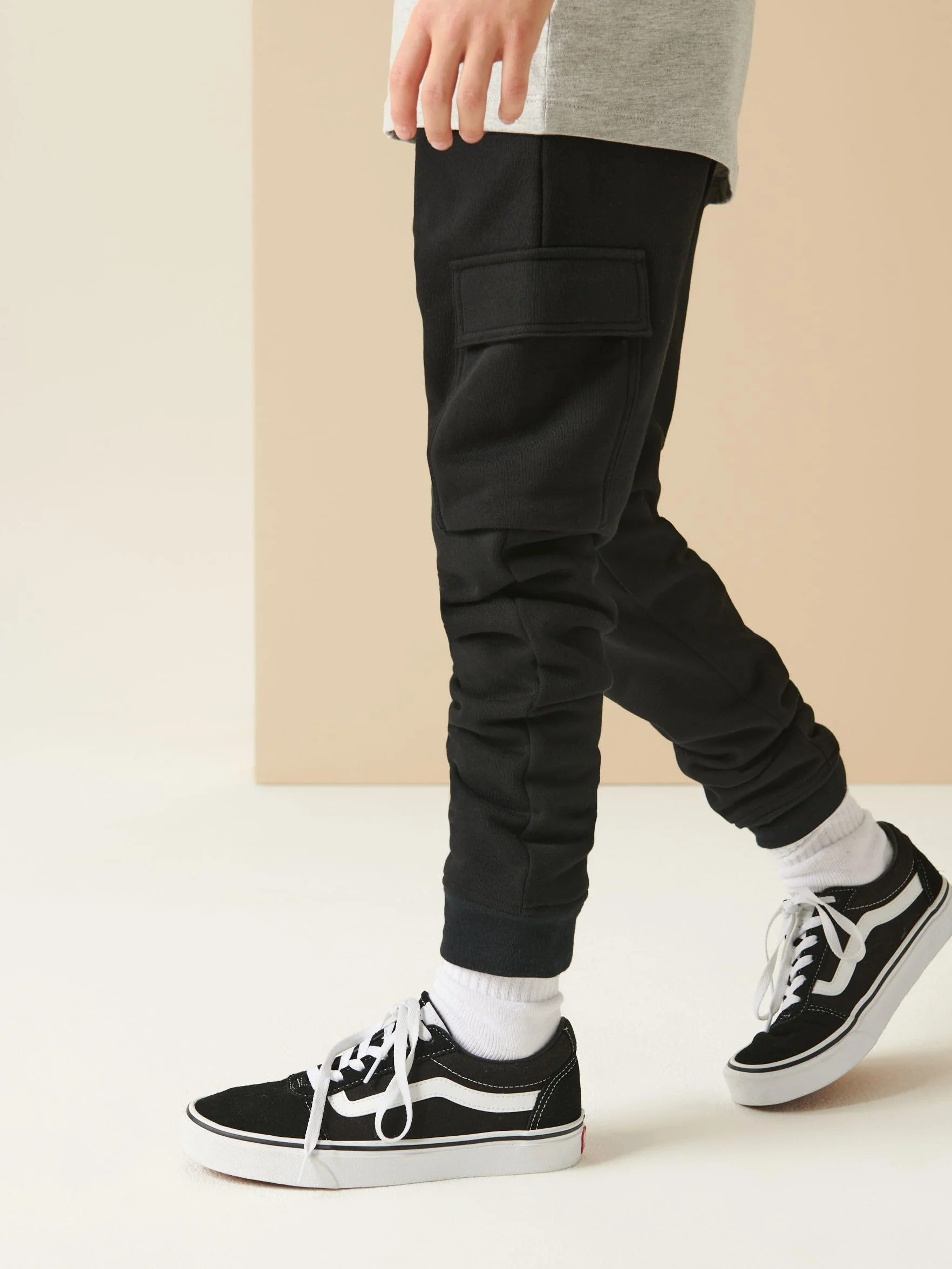 NEXT Niños Pantalones de chándal Cargo Corte Slim