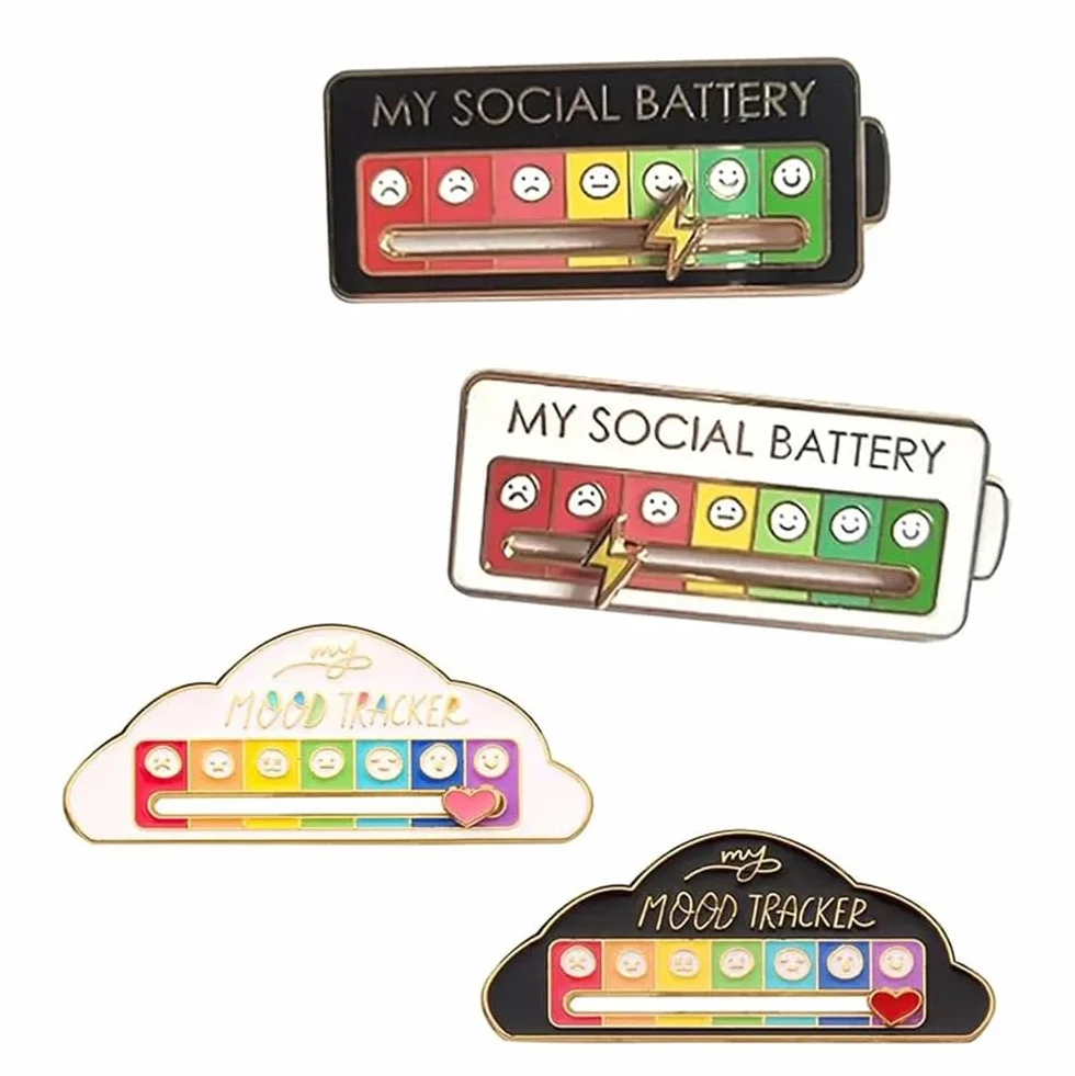 4 Pines Broches de Batería Social Ajustables - Broches de Humor con Diseño de Nubes para Mochila, Chaqueta o Gorra - Pins Decorativos para Hombre, Mujer y Niños - Divertido y Creativo