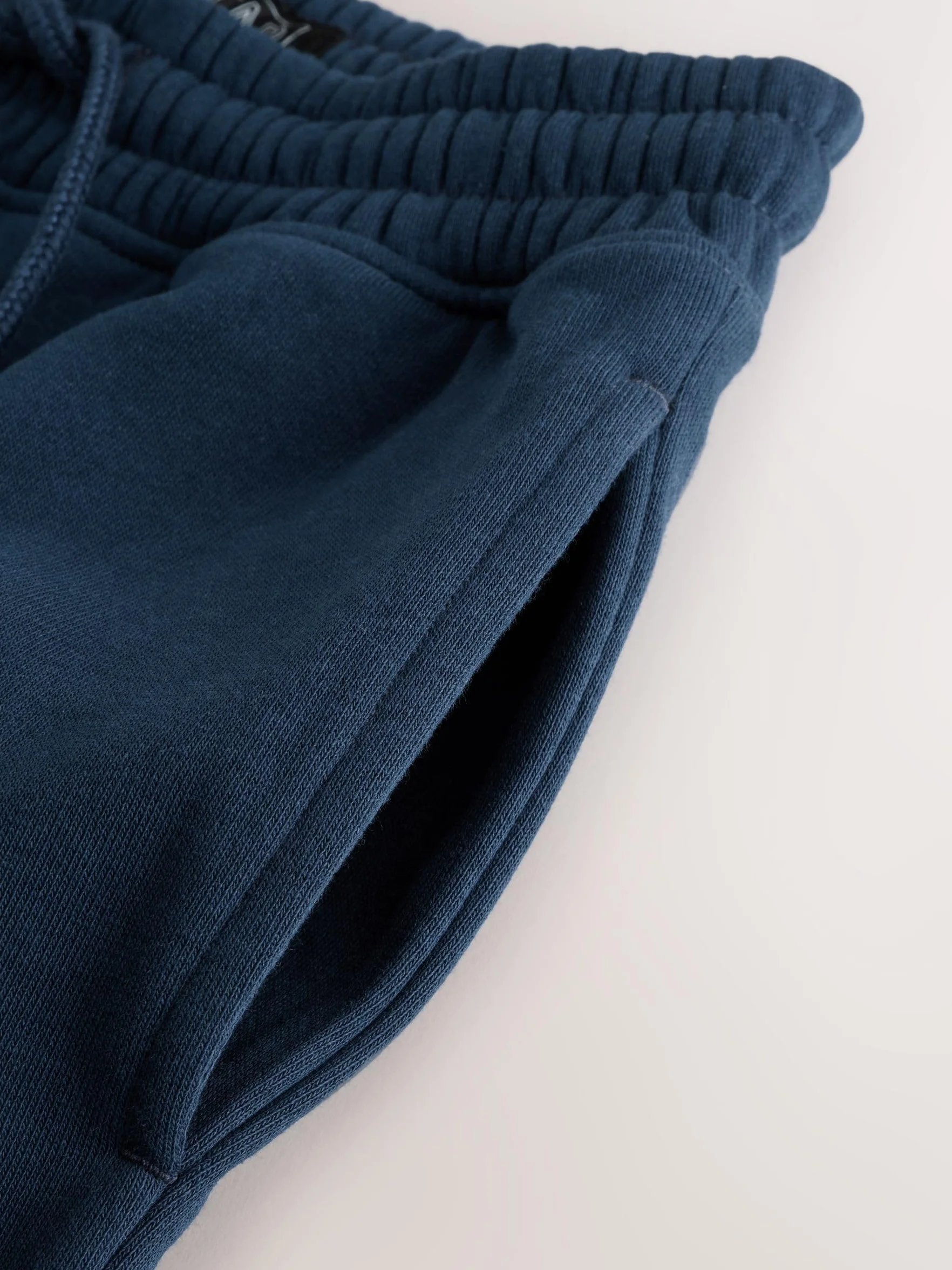 NEXT Niños Pack de 2 Pantalones de chándal Corte estándar