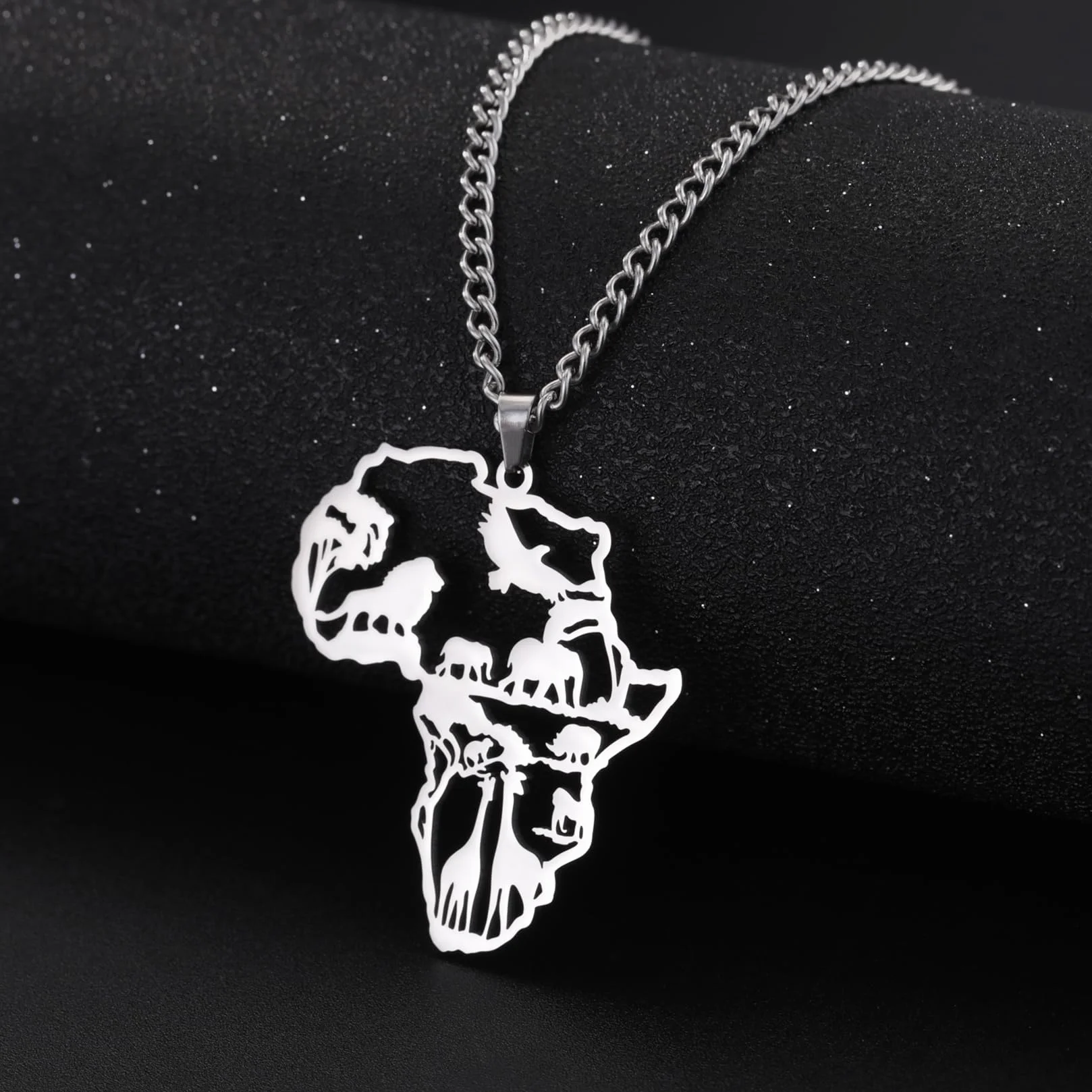 Collar mapa África hombre diseño animales africanos colgante tribal contorno continente joyería étnica