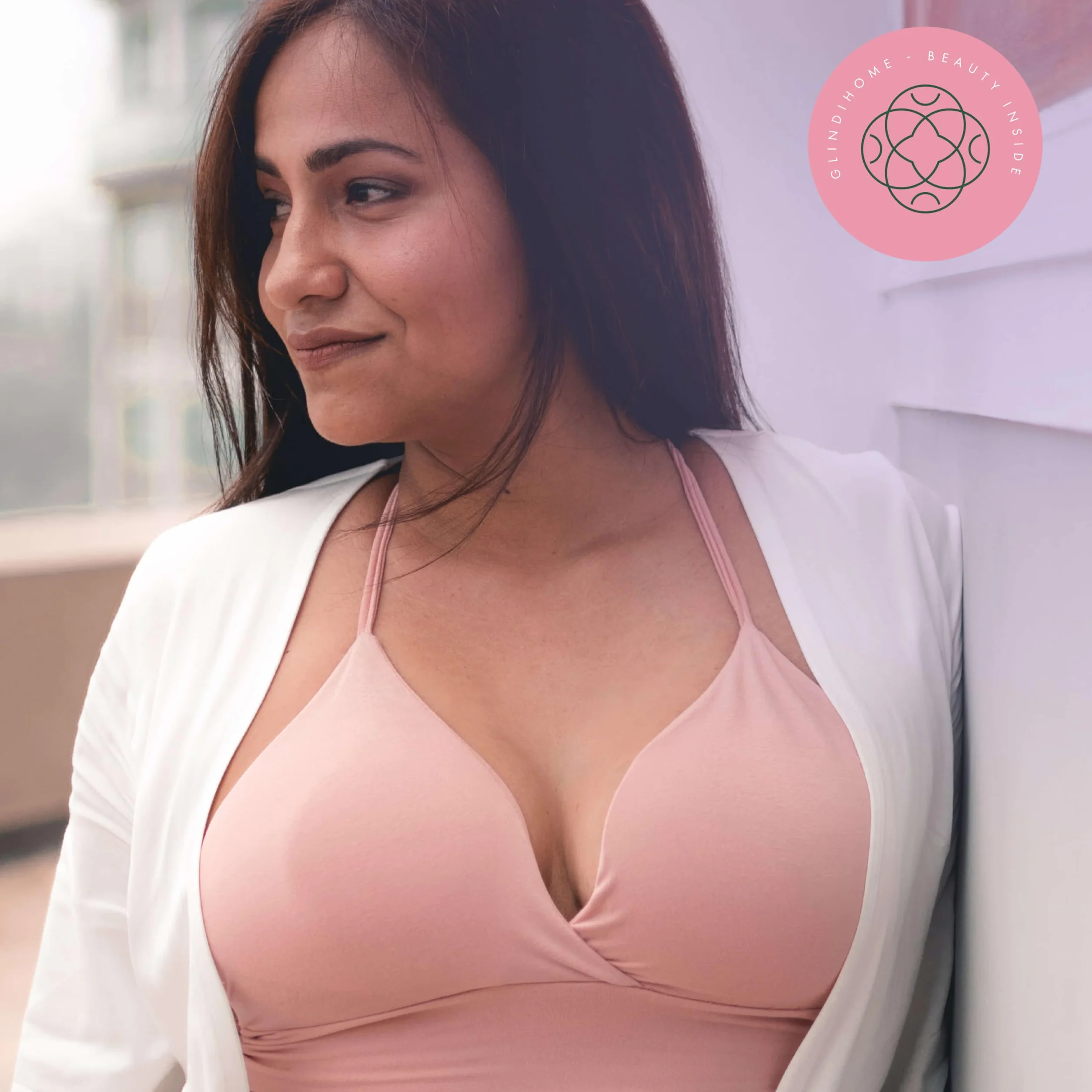 Cinta Adhesiva Pecho 5m. Incluye: 1 Rollo Boob Tape +2 Pezoneras Adhesivas Invisibles Reutilizables +36 Tiras Doble Cara Ropa +10 Pezoneras Tela +Bolsa. Sujetador Invisible.