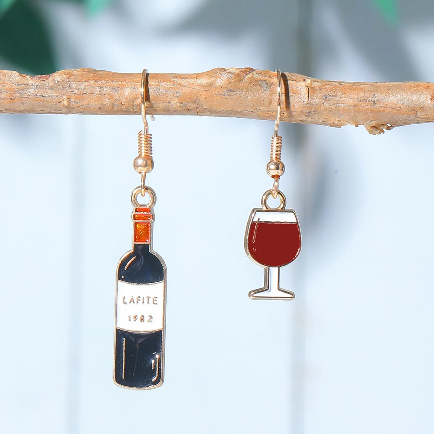 Aretes de Copa de Vino Tinto y Salchicha de Huevo Frito, Creativos de Personalidad