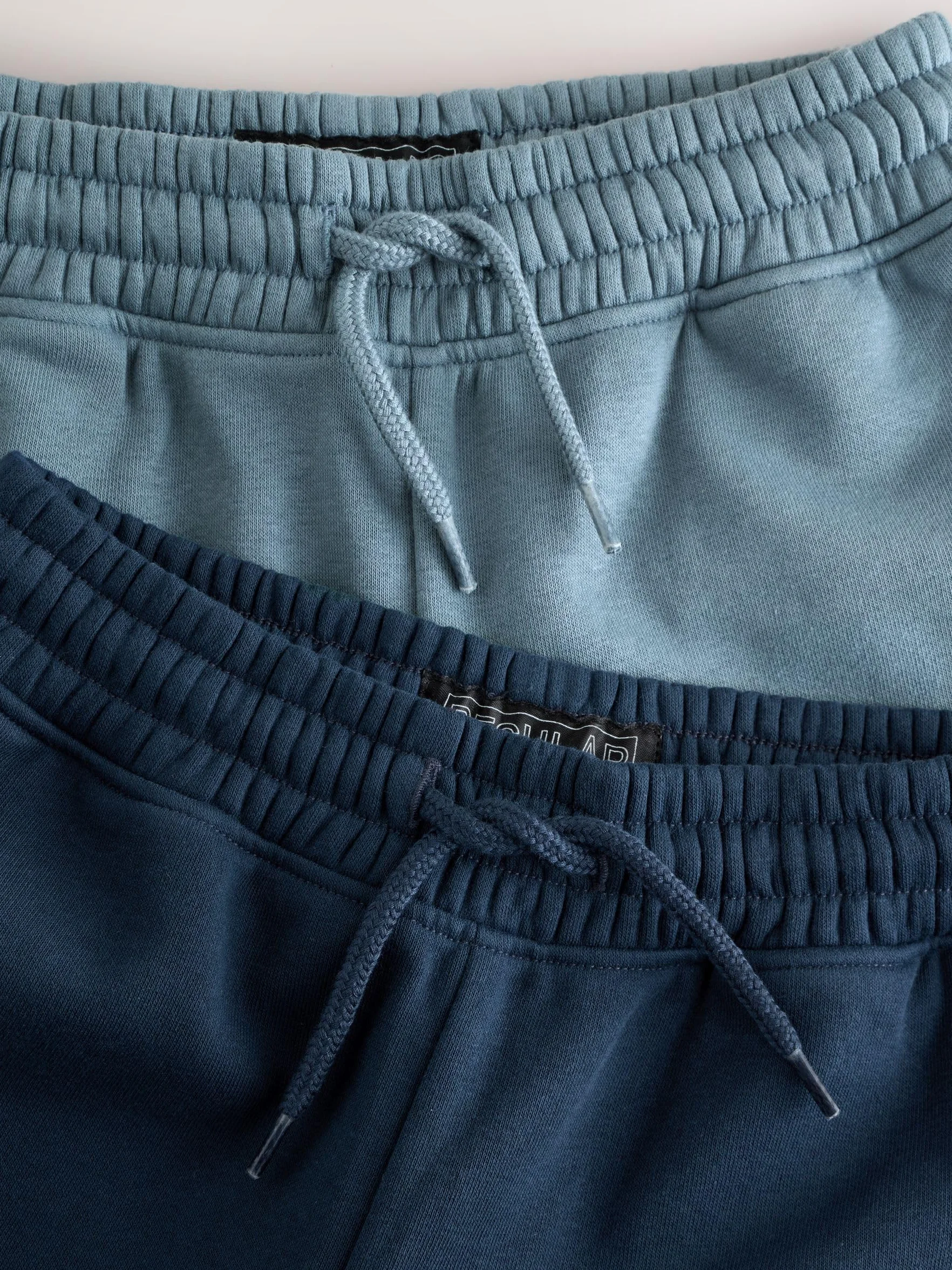 NEXT Niños Pack de 2 Pantalones de chándal Corte estándar