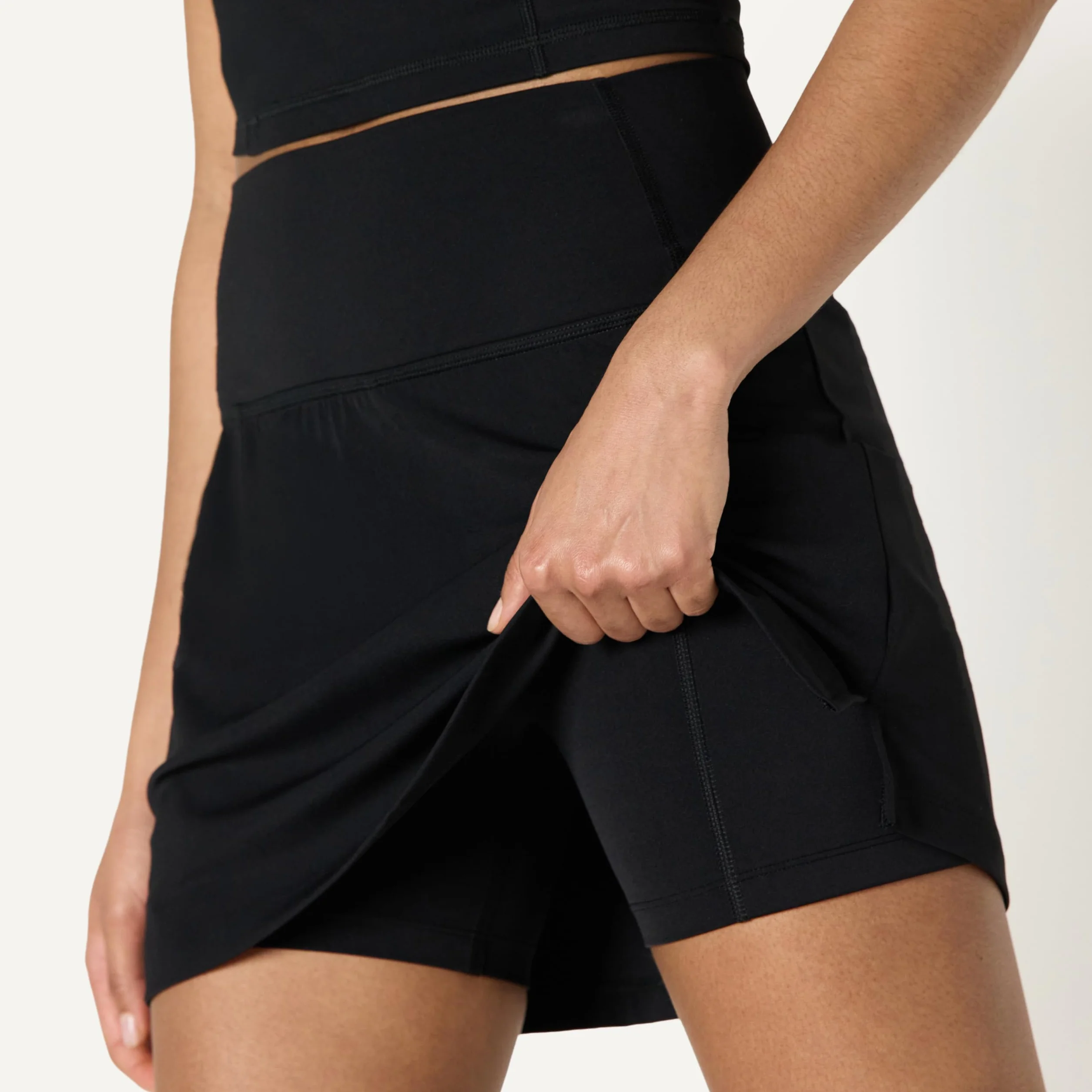 Amazon Essentials Mujer Falda Deportiva FormFlex Tenis Suave Pantalones Cortos Bolsillos Integrados