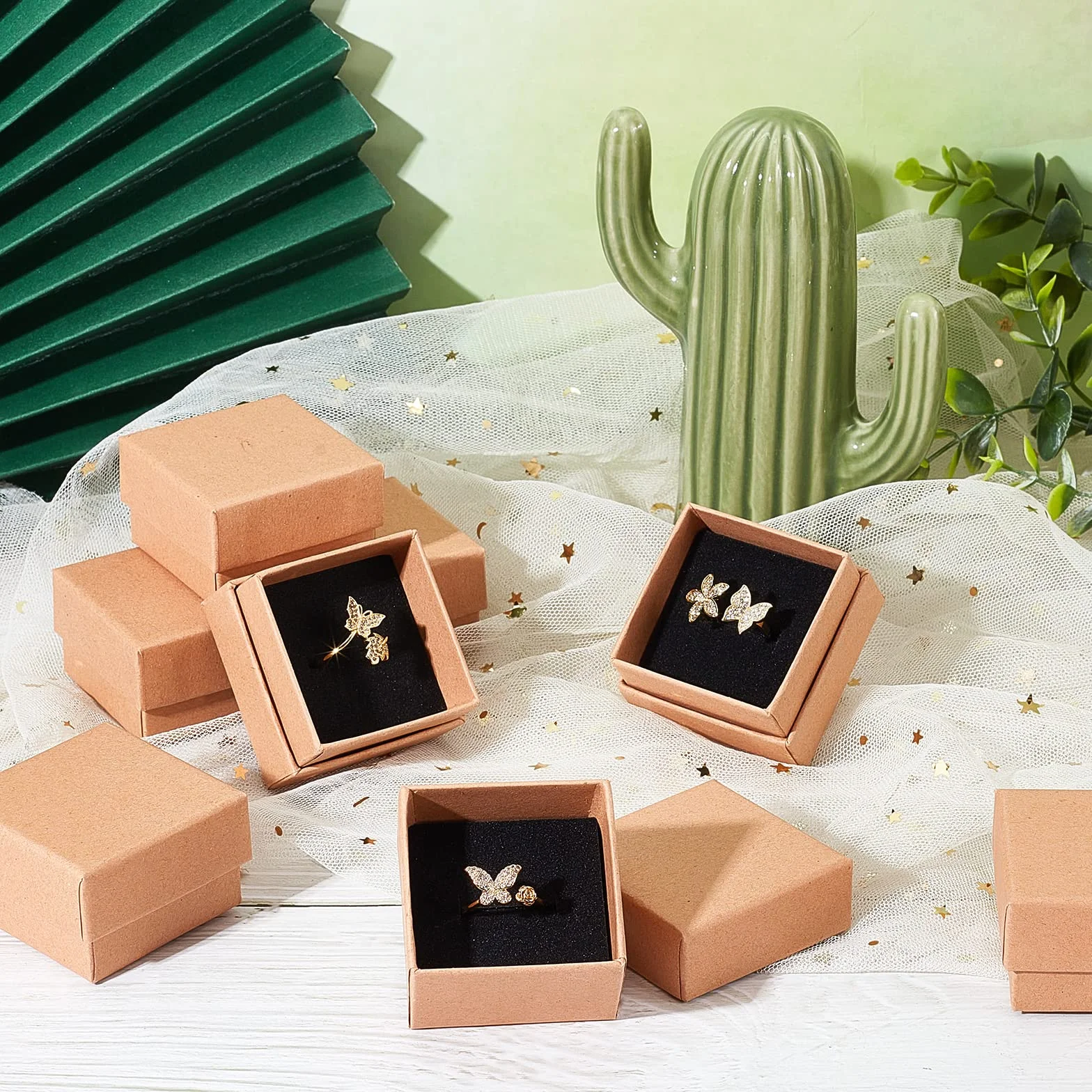NBEADS Caja de Joyas 24 Piezas, Cajas de Cartón Kraft 5x5x3cm para Exhibición de Aretes, Anillos y Collares