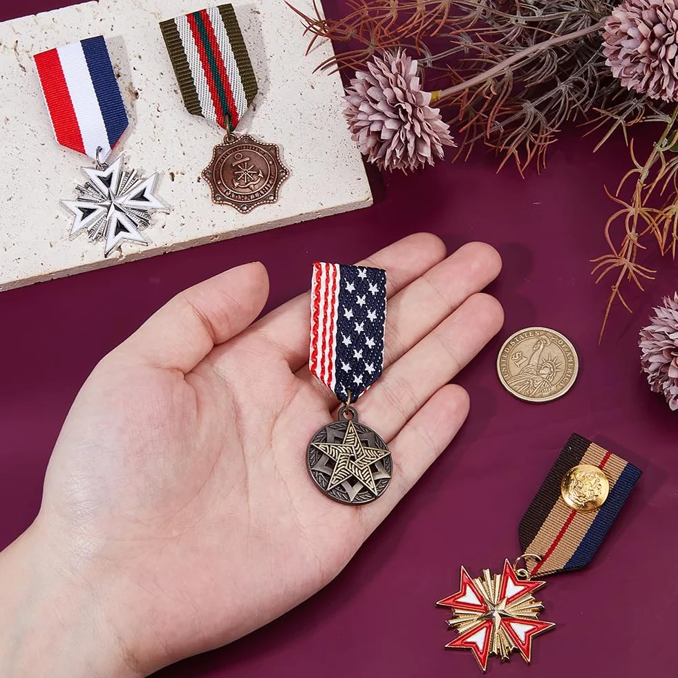 SUPERFINDINGS 4 piezas insignias militares retro estilo británico preppy colgante vintage medallas