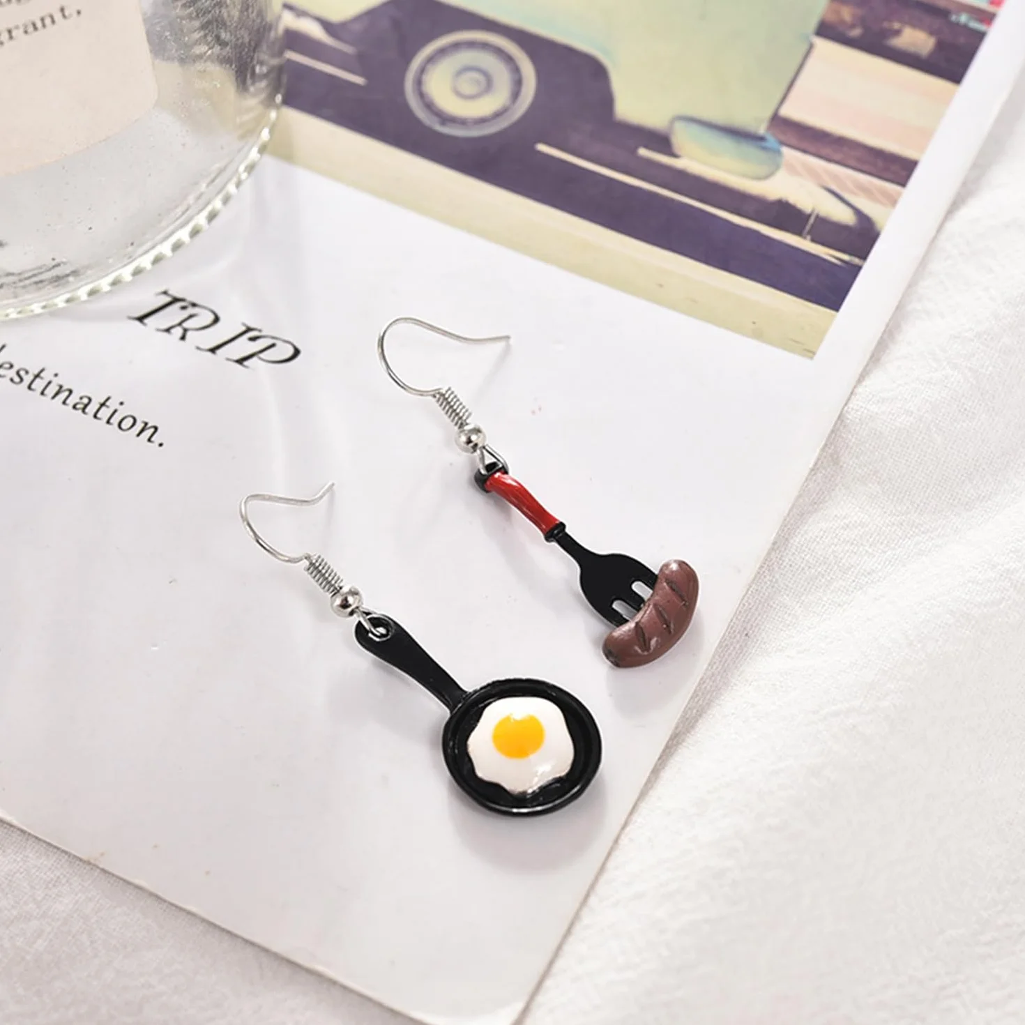 Aretes de Copa de Vino Tinto y Salchicha de Huevo Frito, Creativos de Personalidad