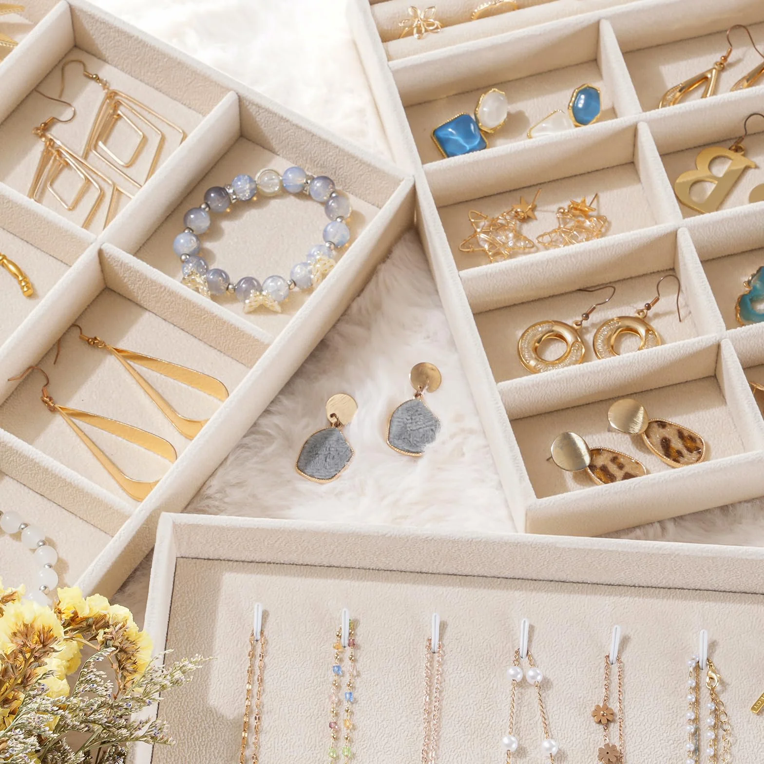 ProCase 3 Bandejas Organizadora para Joyería, Apilables para Cajón Tocador Armario, Exhibidor de Collares Pendientes Pulseras Anillos Relojes, Regalo Ideal para Mujeres y Niñas -Crema