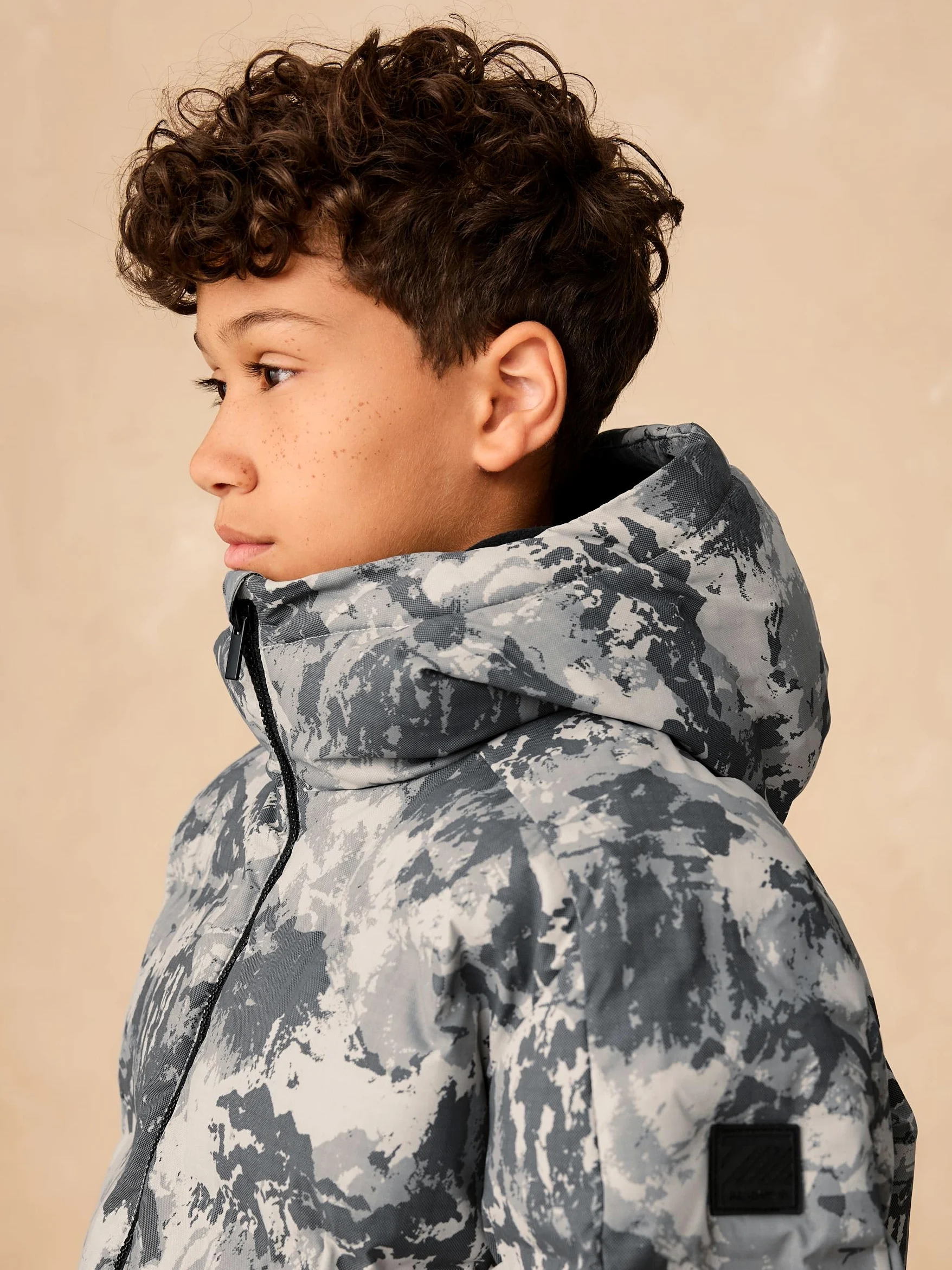 NEXT Niños Abrigo acolchado con forro de micropolar y diseño impermeable