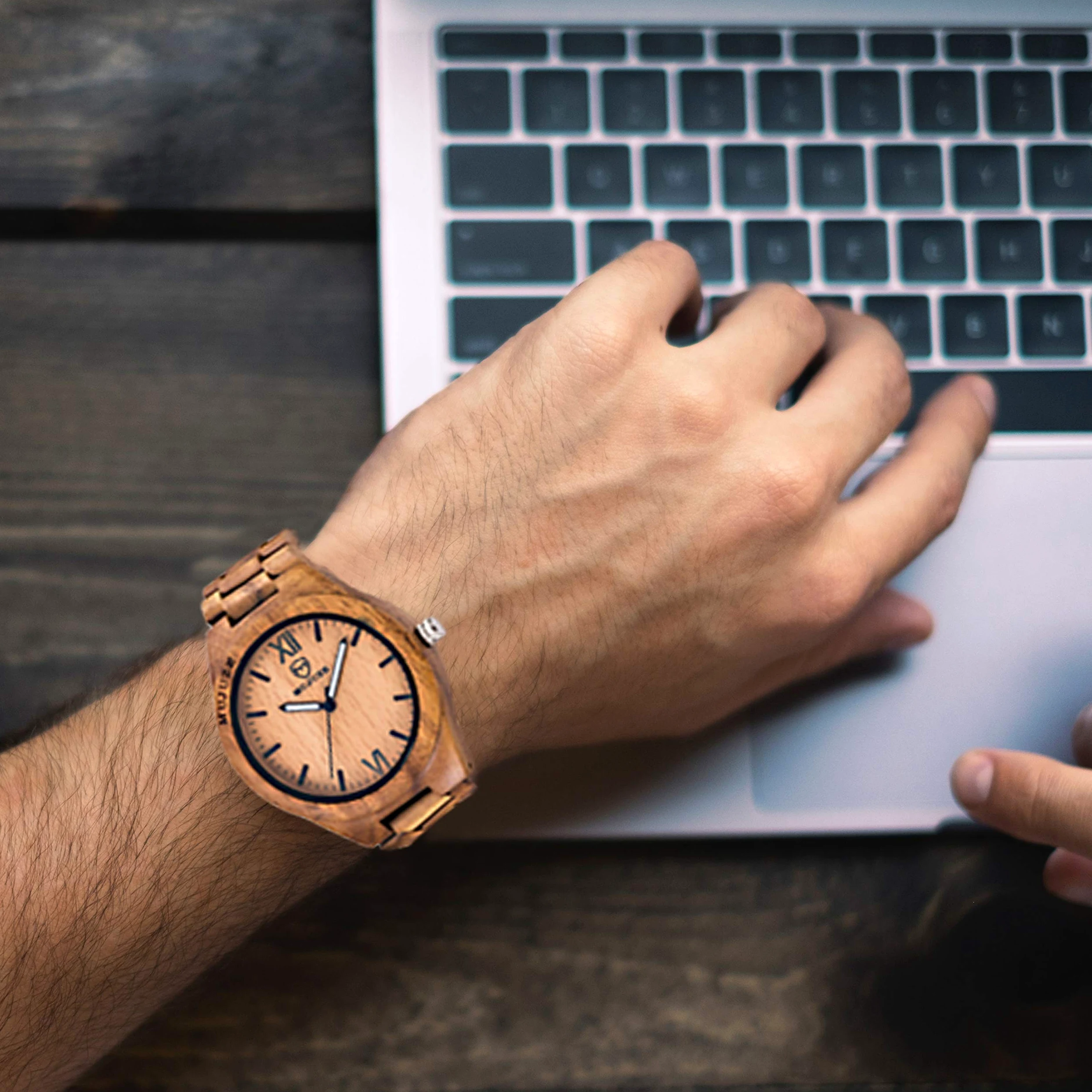 MUJUZE Reloj de Madera Relojes de Pulsera para Hombres y Mujeres Correa de sándalo y Manos Luminosas Reloj analógico de Madera de Cuarzo