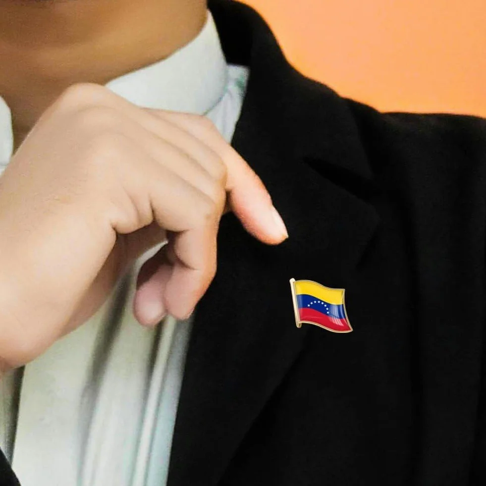 Wudaizhi Insignia De Solapa De Metal con Bandera Nacional De Venezuela: Pin De Bandera Amarilla, Azul Y Roja con Acabado Resistente Y Cierre Seguro.