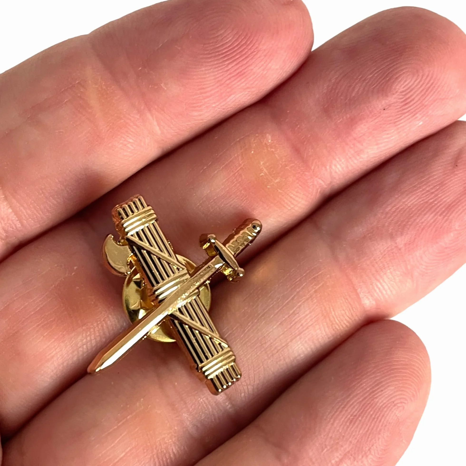 Pin emblema Guardia Civil España aleación zamak baño eléctrico dorado 1.9x1.7 cm colección