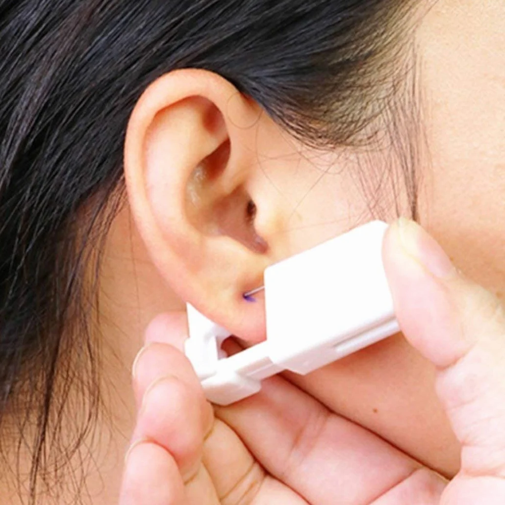 Kit de perforación de oreja sin dolor, herramienta desechable esterilizada para piercing, pendientes incluidos