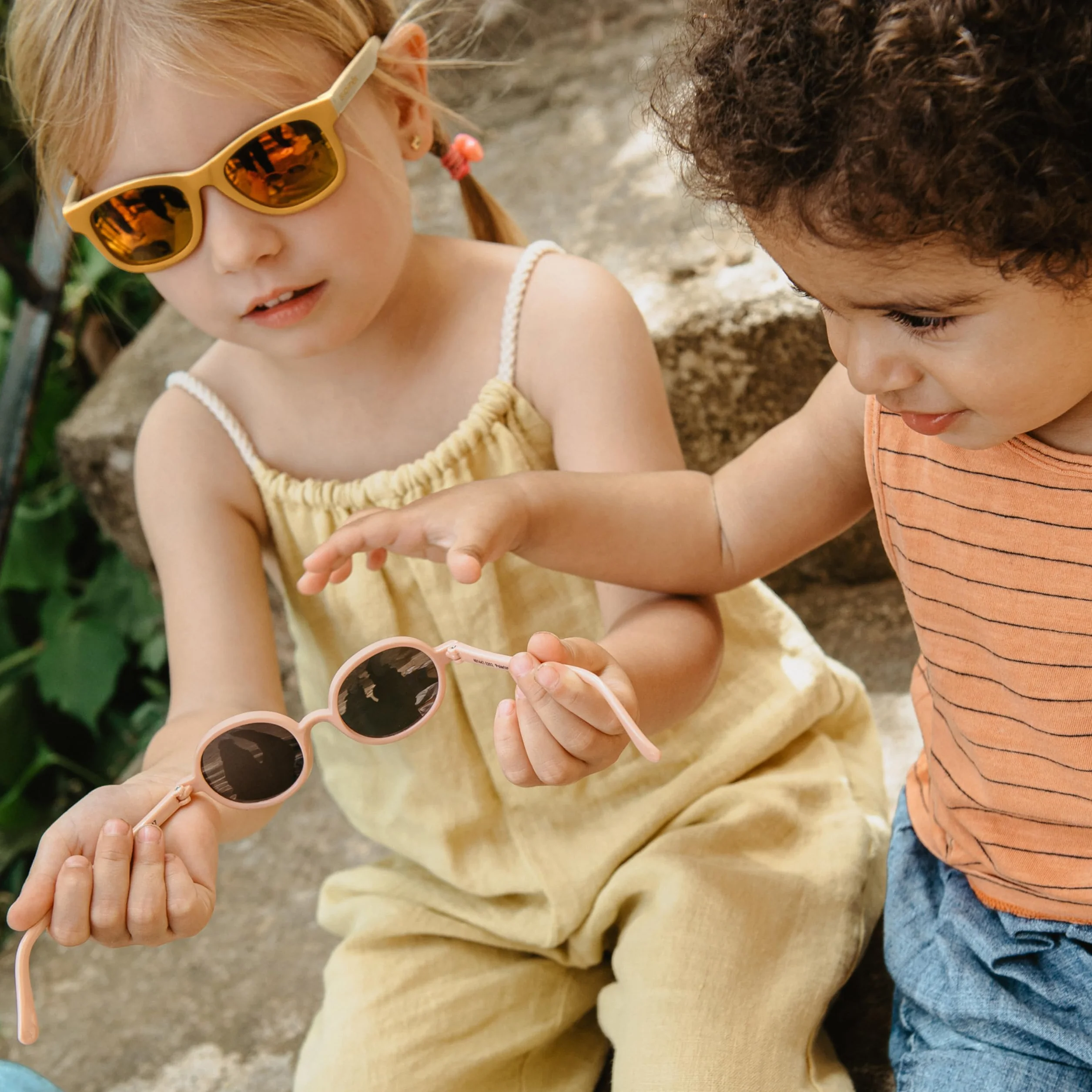 Suavinex Gafas de Sol Niños Polarizadas UV400 Cat.3 Protección UVA UVB Funda Cinta Sujeción