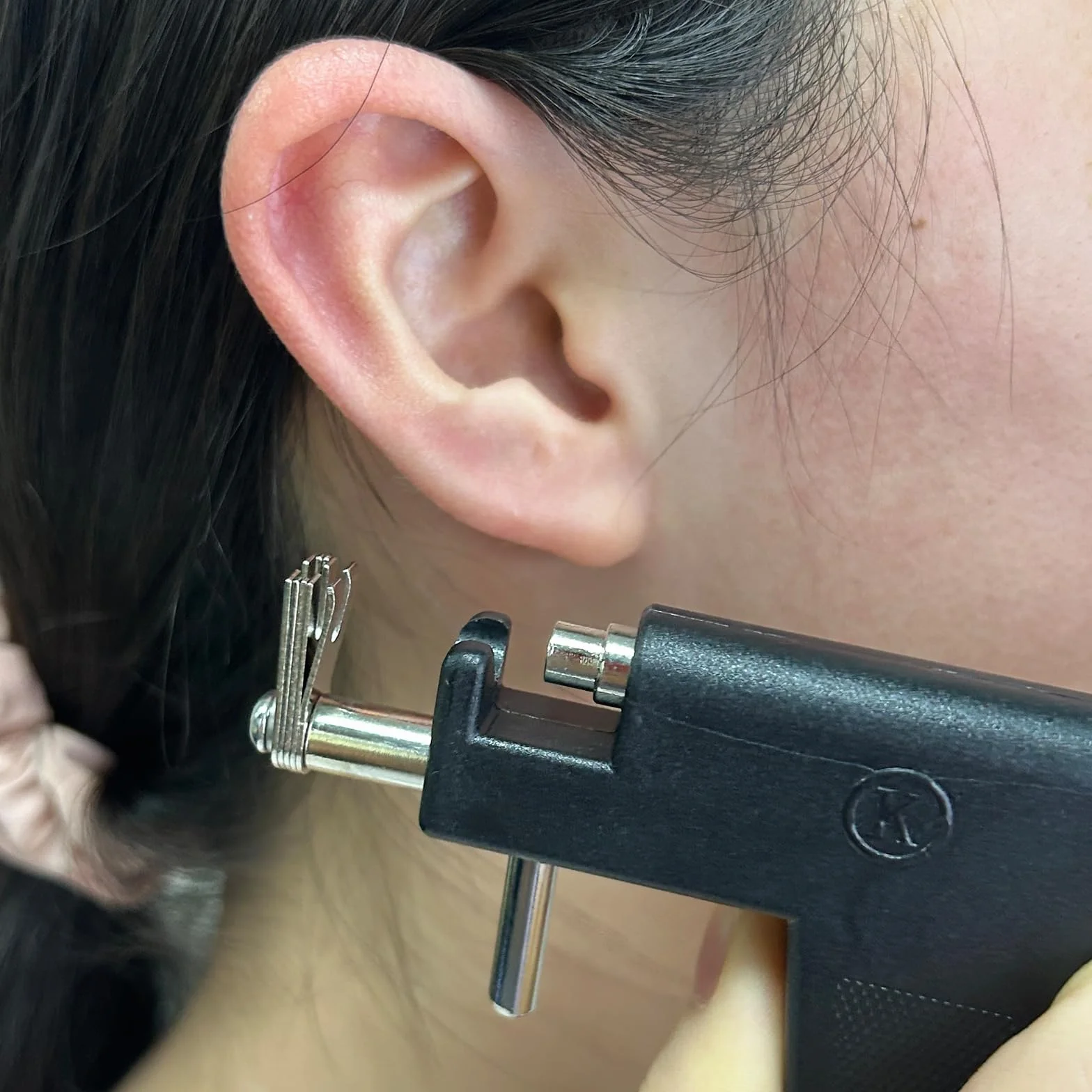 Pistola de Pendientes de Acero Inoxidable con 98 Perforadoras, 12 Pendientes, 20 Algodón Alcohol, Piercing para Labios Ombligo Nariz Cuerpo