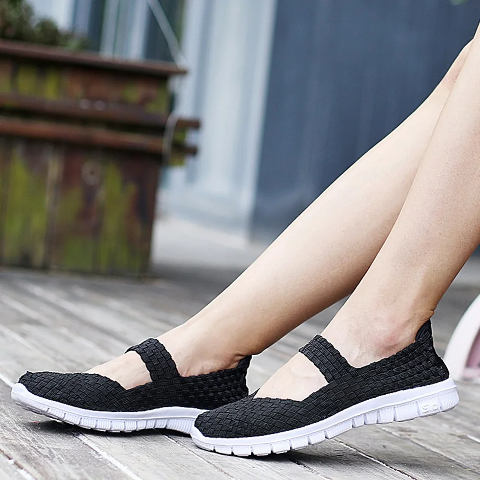 Zapatos para caminar hechos a mano elásticos tejidos sin cordones ligeros