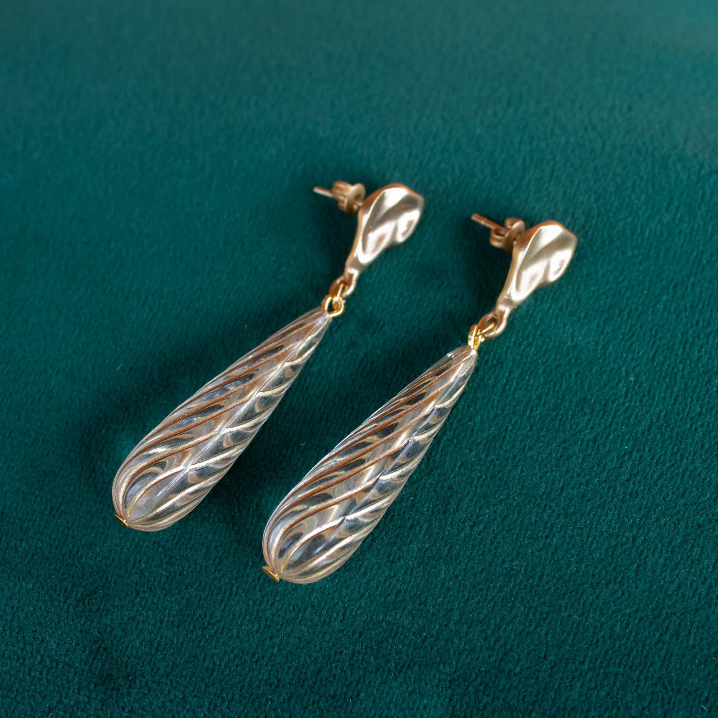 Pendientes Mujer Colgantes Largos Dorados Gota de Agua Zamak Dorado Mate y Resina Cierre de Tuerca Bohemio