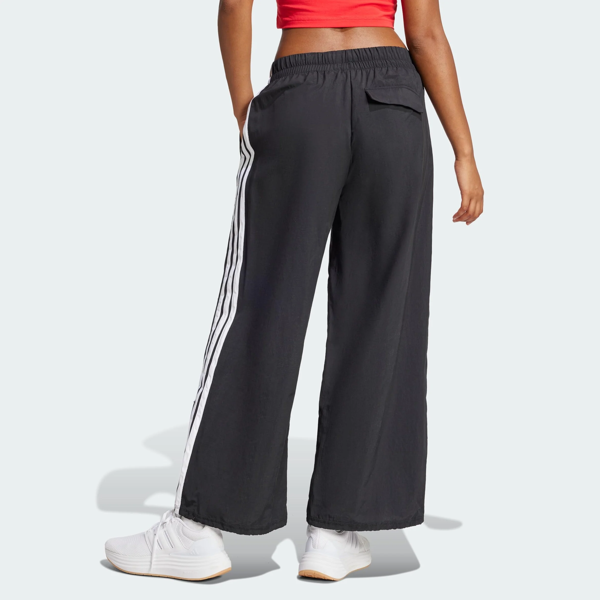adidas Women's Pantalón Essentials Lifestyle Woven Parachute 3 Bandas