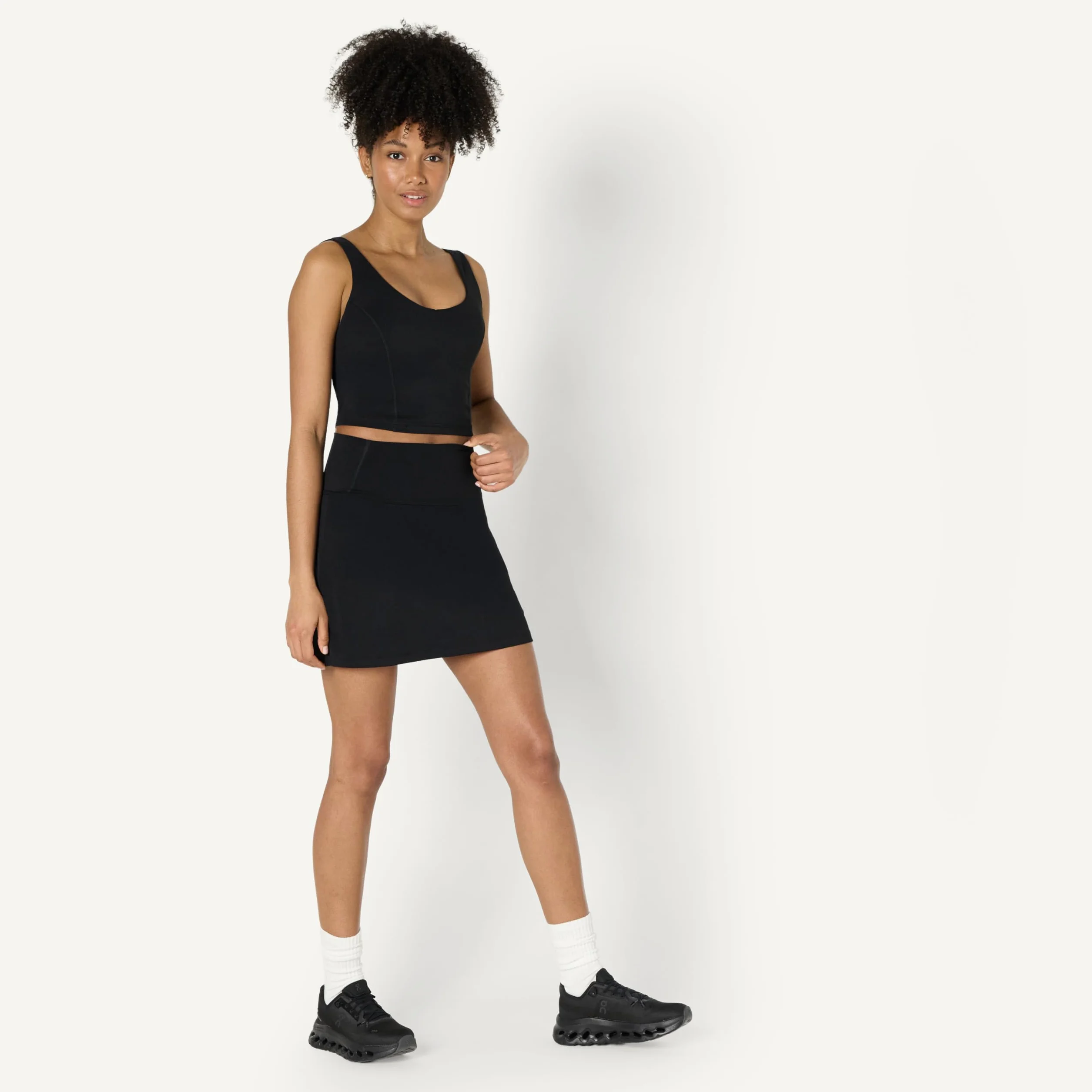 Amazon Essentials Mujer Falda Deportiva FormFlex Tenis Suave Pantalones Cortos Bolsillos Integrados