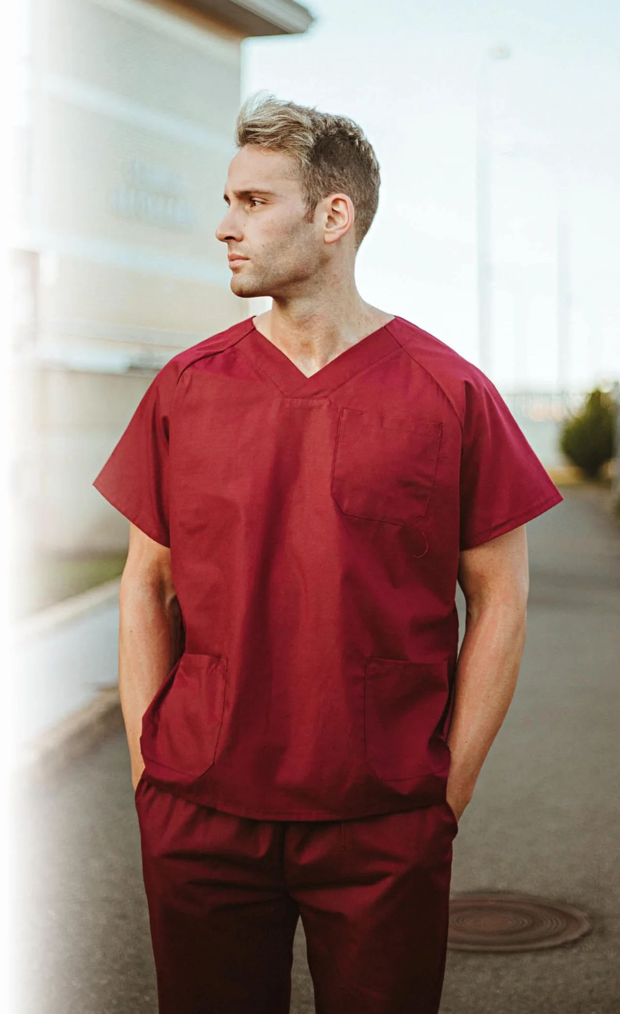 WORKTEAM Conjunto Sanitario Casaca y Pantalón Multibolsillos Cuello Pico Cintura Ajustable