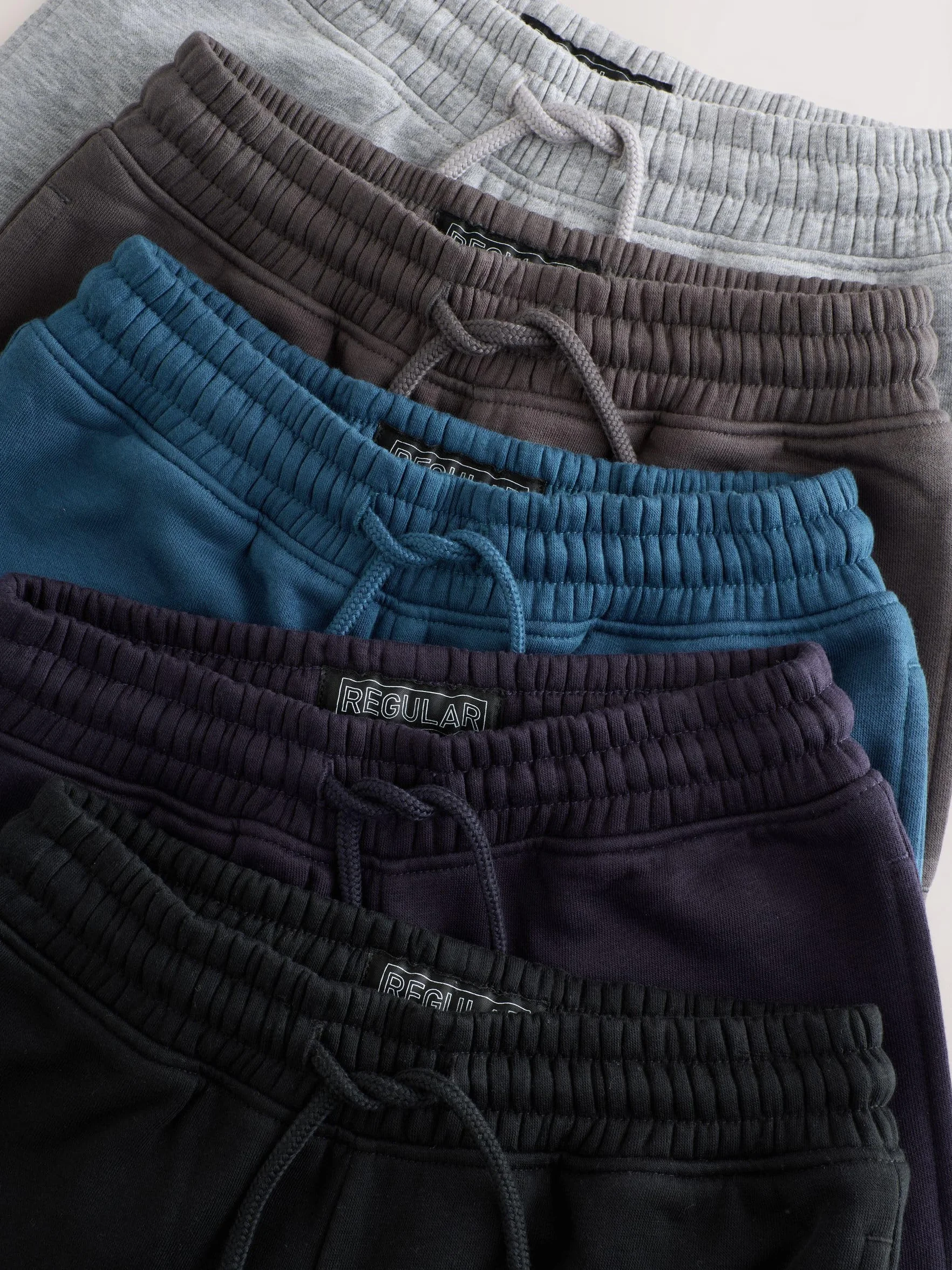 NEXT Niños Pack de 5 Pantalones de chándal básicos Corte estándar