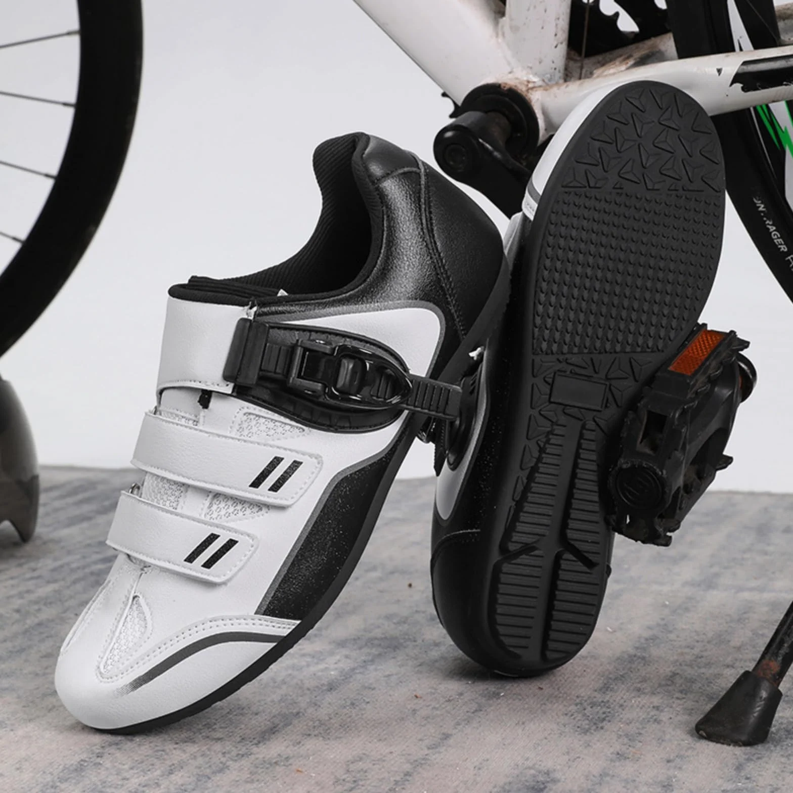 Mateju Zapatillas Ciclismo MTB Hombre Mujer 36-47 EU Bicicleta de Montaña con Calas Respirables Antideslizantes