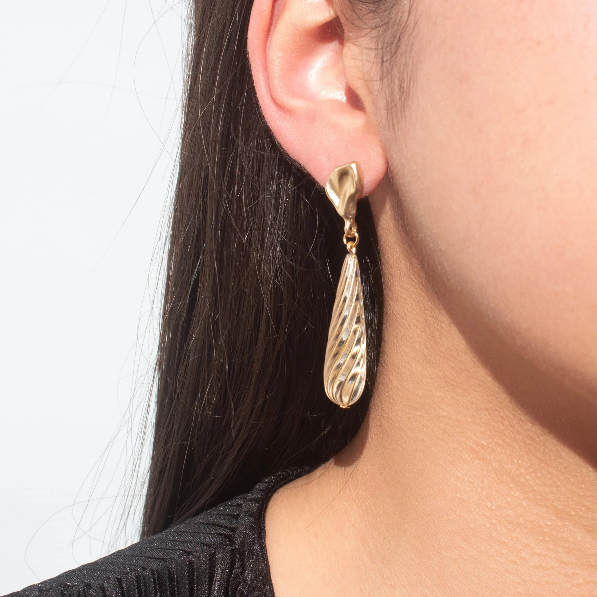 Pendientes Mujer Colgantes Largos Dorados Gota de Agua Zamak Dorado Mate y Resina Cierre de Tuerca Bohemio