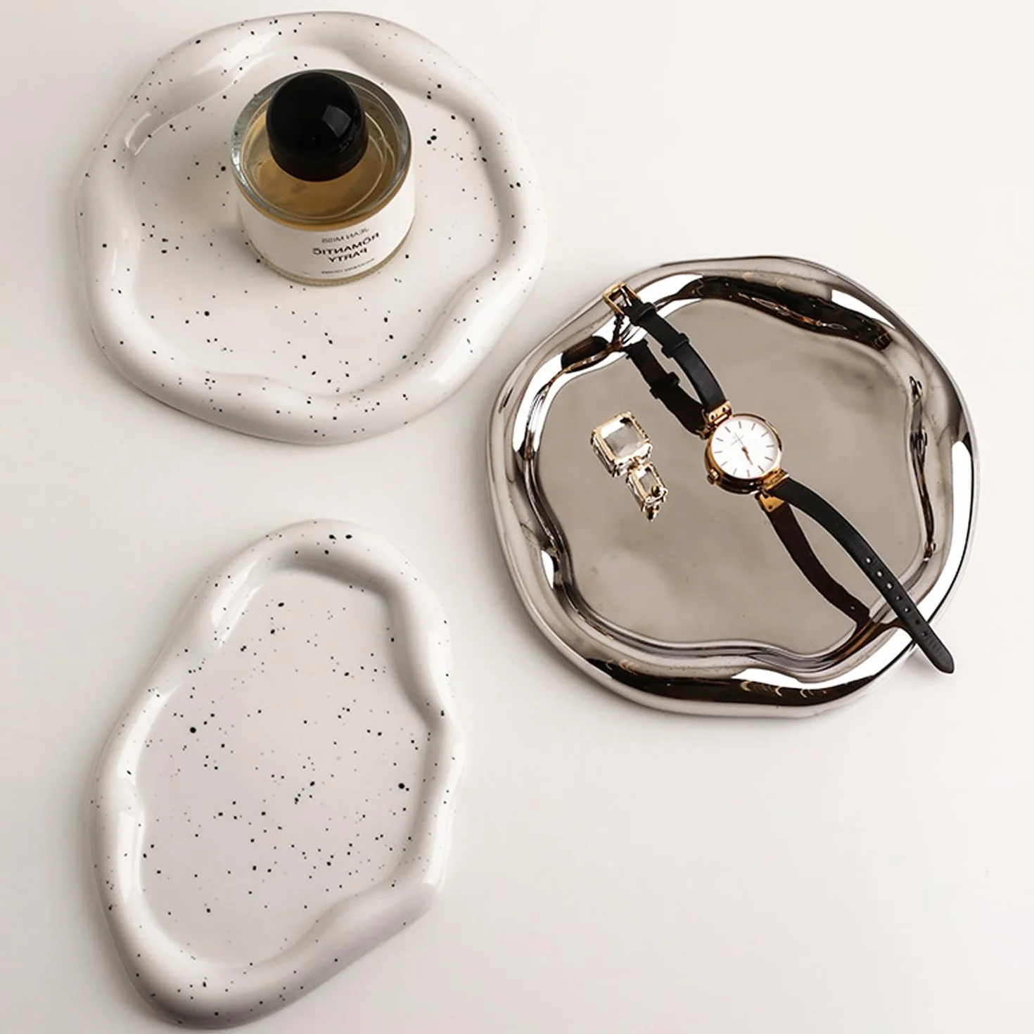 Bandeja de Joyas Ceramica Bandejas Decorativas para Joyas Bandeja de Joyeria Nube para Anillos Pendientes Collares Pulsera Reloj Llaves, Hermosos Regalos de Cumpleaños (Redondo)