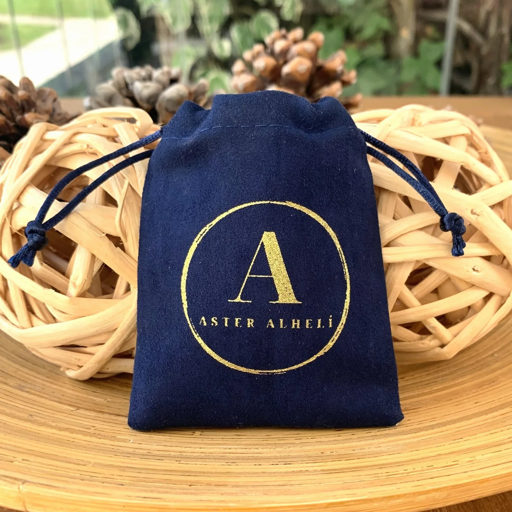 ASTER ALHELÍ Pendientes Dorados Mujer Mariquitas Aros Pequeños Chapados en Oro Colgantes Mariquita Roja Regalo Original