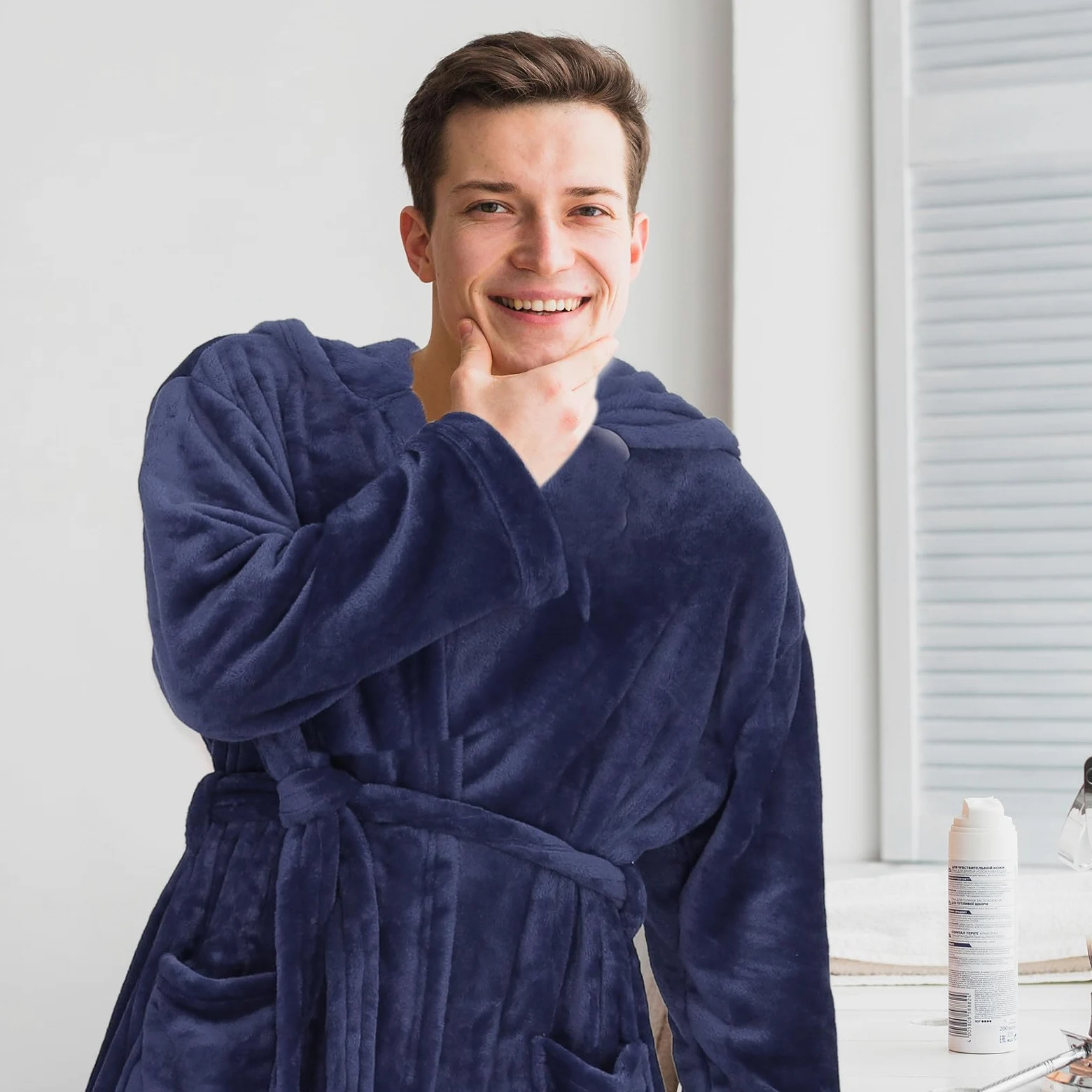 Bata de Baño con Capucha para Hombre Ligera y Cómoda Albornoz de Poliéster de Secado Rápido Bata Casa Versátil con Bolsillos para Ducha y Descanso
