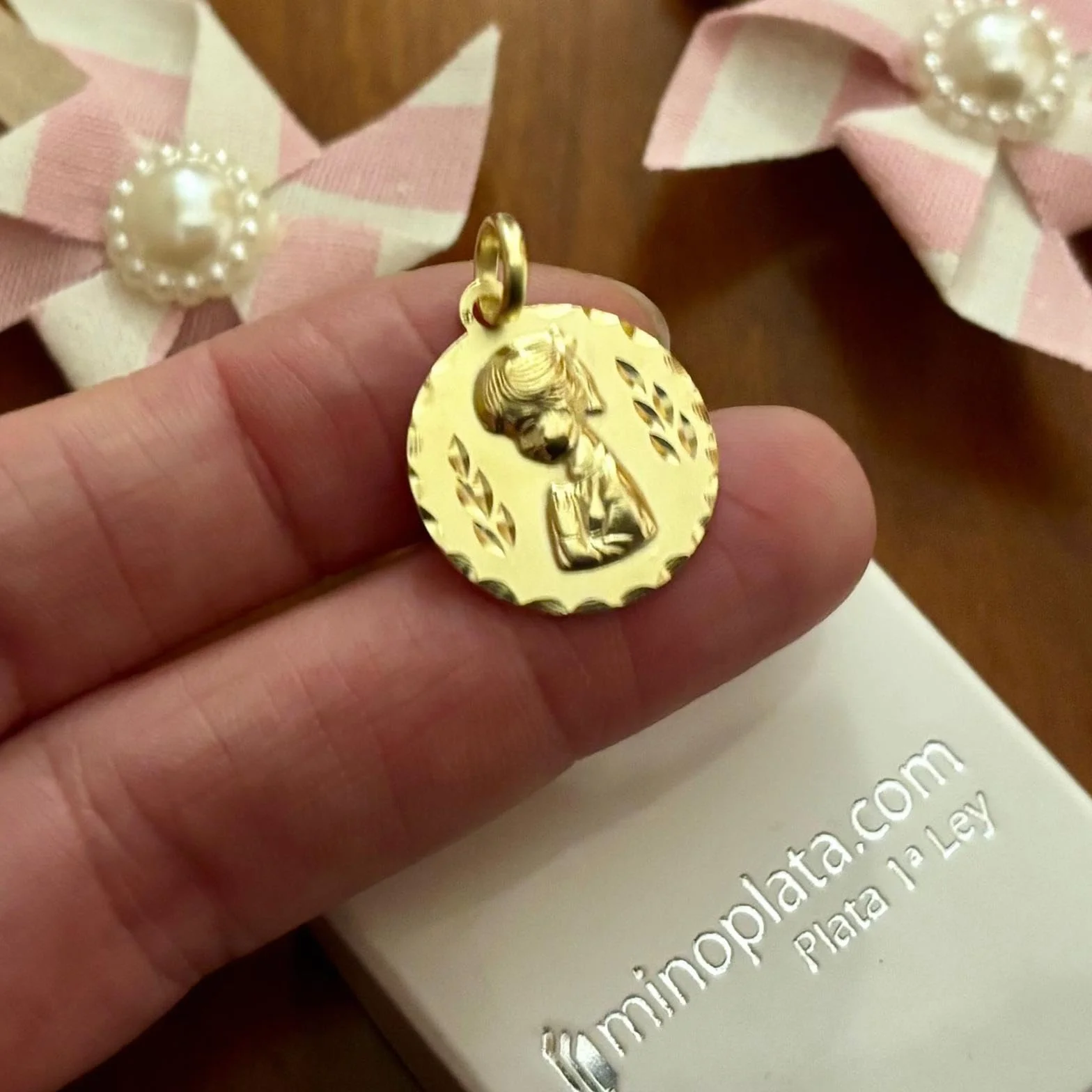 Medalla Virgen Niña Plata ley chapada oro matizada Primera Comunión